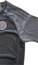 Load image into Gallery viewer, Messi #10 Inter Miami Adidas "La Noche" Kids Youth Kit (Jersey + Shorts) 2025-26 sleeve