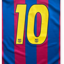 Load image into Gallery viewer, Ronaldinho 10 FC Barcelona 2005-06 Nike Home Retro Long Sleeve Soccer Jersey Kids Youth