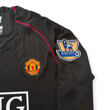 Load image into Gallery viewer, Cristiano Ronaldo #7 Manchester United Long Sleeve Jersey | Gold Sleeve Patch Edition Retro
