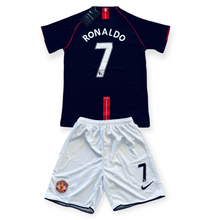 Load image into Gallery viewer, Cristiano Ronaldo #7 Manchester United 2007-2008 Away Kids Jersey &amp; Shorts Set - Black Retro Kit

