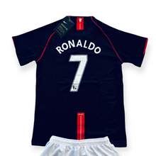 Load image into Gallery viewer, Cristiano Ronaldo #7 Manchester United 2007-2008 Away Kids Jersey &amp; Shorts Set - Black Retro Kit
