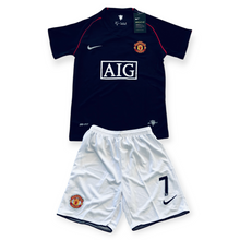 Load image into Gallery viewer, Cristiano Ronaldo #7 Manchester United 2007-2008 Away Kids Jersey &amp; Shorts Set - Black Retro Kit
