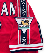 Load image into Gallery viewer, David Beckham #7 Manchester United UMBRO 1999-2000 Home Retro Jersey
