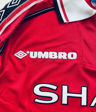 Load image into Gallery viewer, Vintage David Beckham #7 Manchester United 98/99  Umbro Red Short Sleeve Retro Jersey English Premier League Patches Sleeves
