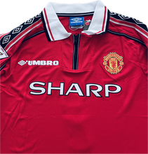 Load image into Gallery viewer, Vintage David Beckham #7 Manchester United 98/99  Umbro Red Short Sleeve Retro Jersey English Premier League Patches Sleeves
