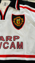 Load image into Gallery viewer, Vintage David Beckham #7 Manchester United Umbro 1998 1999 White Long Sleeve Retro Jersey English Premier League Patch
