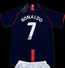 Load image into Gallery viewer, Manchester United YOUTH Nike 2007/2008 Cristiano Ronaldo Soccer Jersey Away Champions League Black
