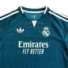 Load image into Gallery viewer, Jude Bellingham #5 Real Madrid 2026-2027 Away Kids Jersey &amp; Shorts Set
