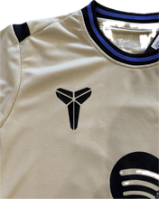 Load image into Gallery viewer, Lamine Yamal #10 FC Barcelona 2025-2026 Kobe Edition Youth Kids Kit - Jersey &amp; Shorts Set Kobe Bryant logo
