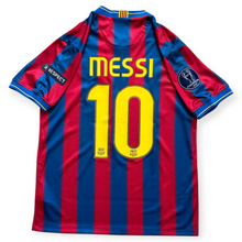 Load image into Gallery viewer, Lionel Messi #10 FC Barcelona 2009-2010 Home Men's Jersey - FIFA World Champions Edition
