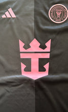 Load image into Gallery viewer, Messi #10 Inter Miami  Adidas "La Noche" Kids Youth Kit (Jersey + Shorts) 2025-26 Front logo
