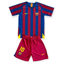 Load image into Gallery viewer, Ronaldinho #10 FC Barcelona 2005-2006 Home Retro Kids Jersey &amp; Shorts Set

